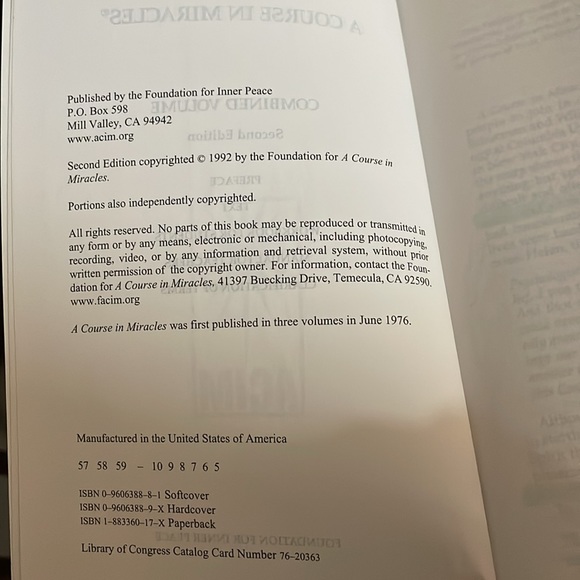 A COURSE IN MIRACLES Combined Volume Book, Foundation for Inner Peace, 2nd Edit. - Picture 4 of 5